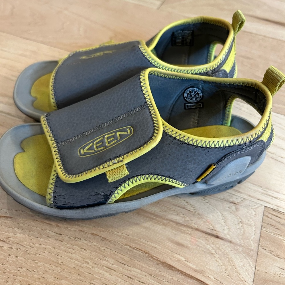 Keens sandals size 12 youth. Gender neutral - Picture 2 of 6